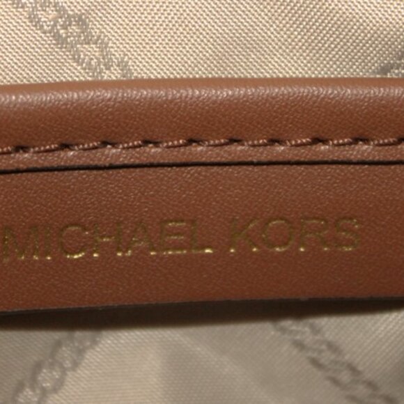 Michael Kors Pebbled Leather Bucket Bag & Jet Set Continental Wallet Set – Acorn - Picture 8 of 13